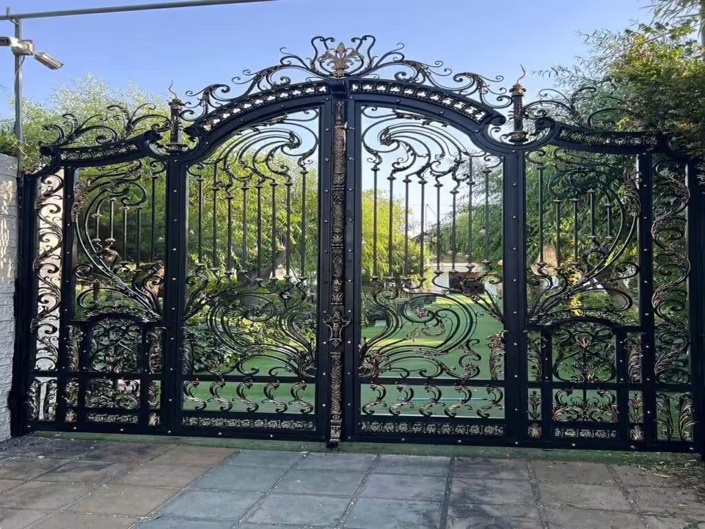 درب حیاط طرح فرفورژه درب حیاط طرح فرفورژه