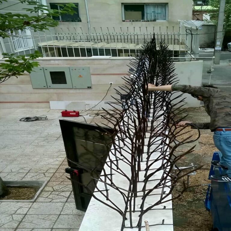 مشاهده عکس و بررسی قیمت مدل های متنوع حفاظ شاخ گوزنی – انتخاب بهترین محافظ دیوار حیاط و ویلا