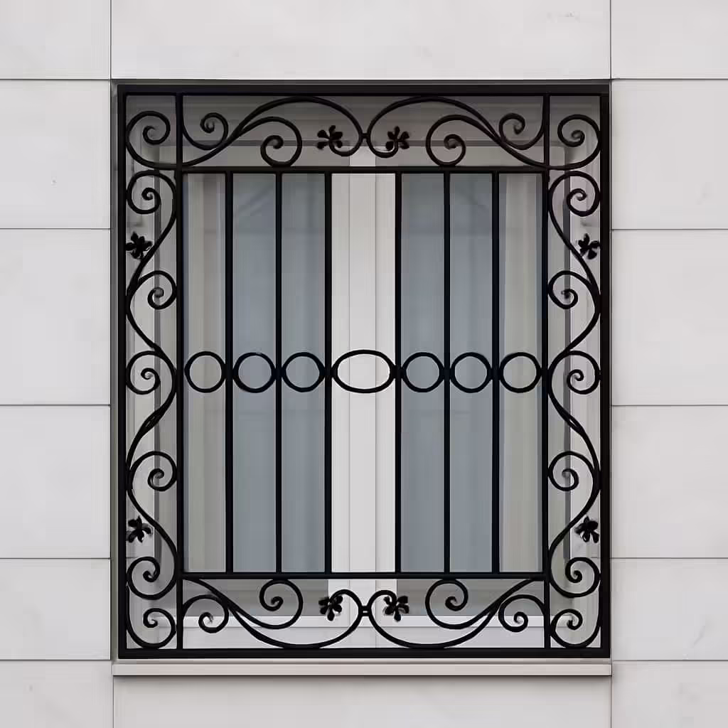 حفاظ پنجره مدل پیچک بهاری با رنگ سفید و طلایی