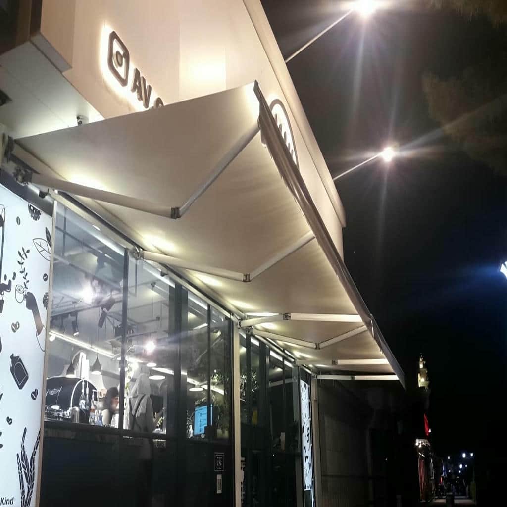 سایبان&zwnj; برقی