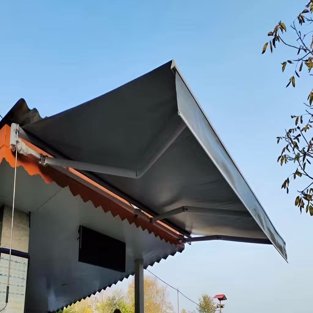 سایبان برقی اتوماتیک مغازه و پارکینگ 079 کاربرد و ویژگیهای سایبان برقی