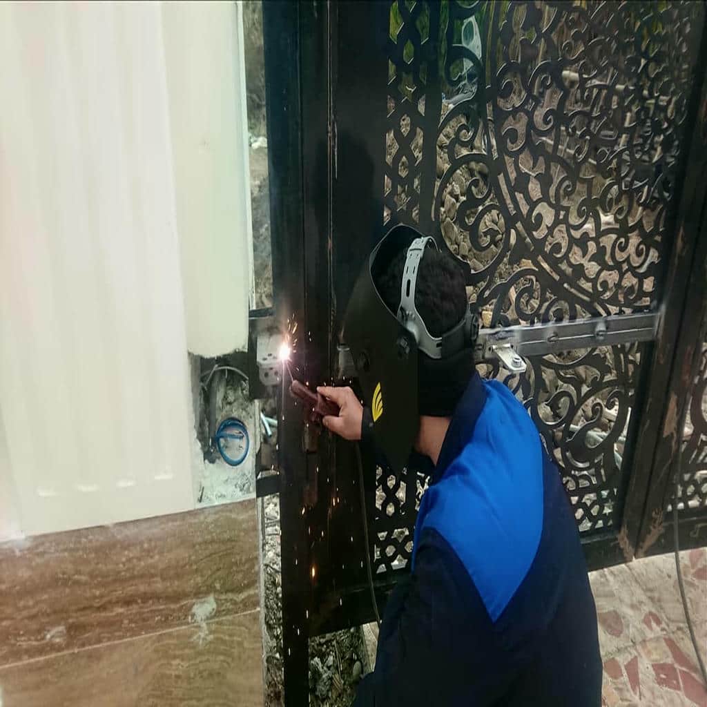 نصب جک درب پارکینگی مدار فرمان در بندر لنگه
