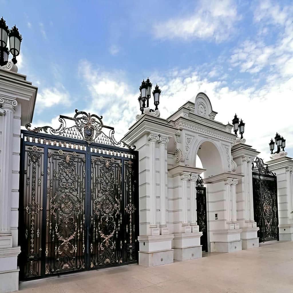 درب حیاط در مشهد