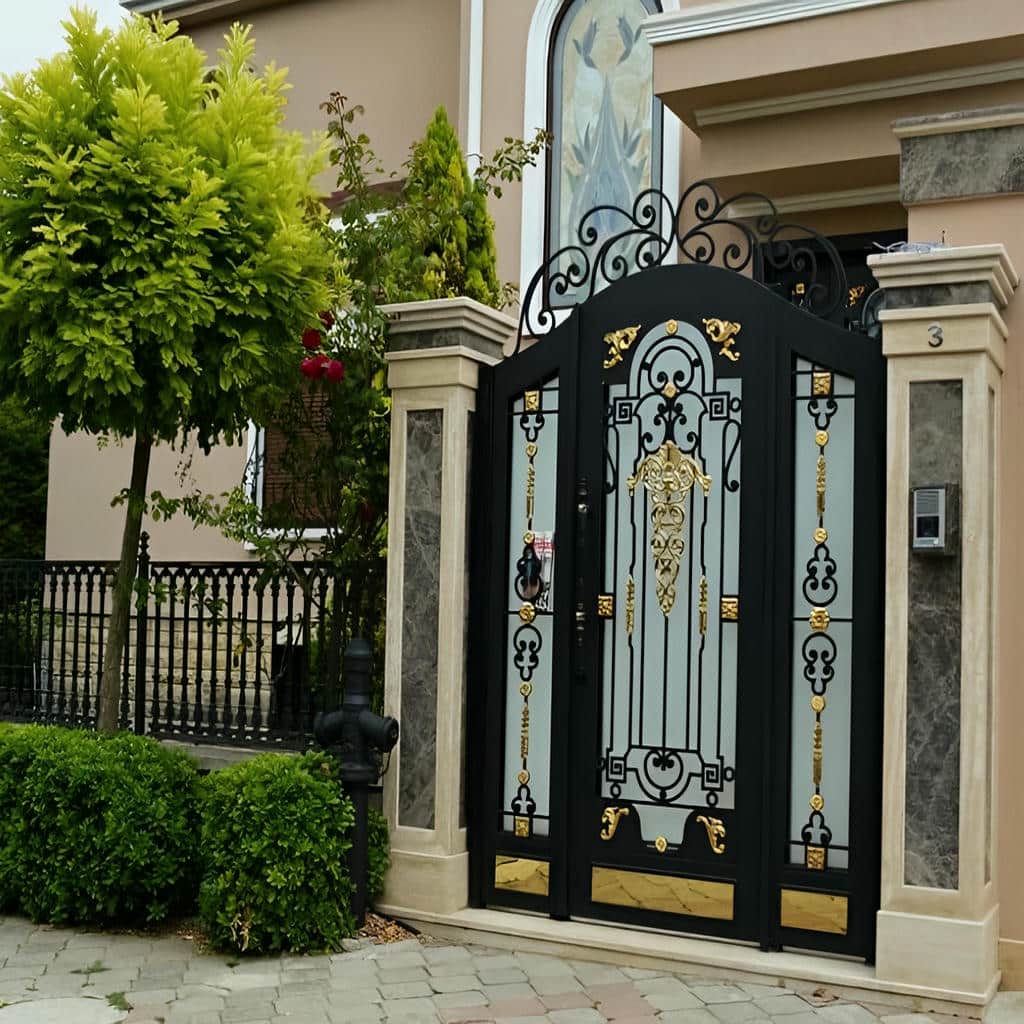 درب حیاط در بندر دیلم