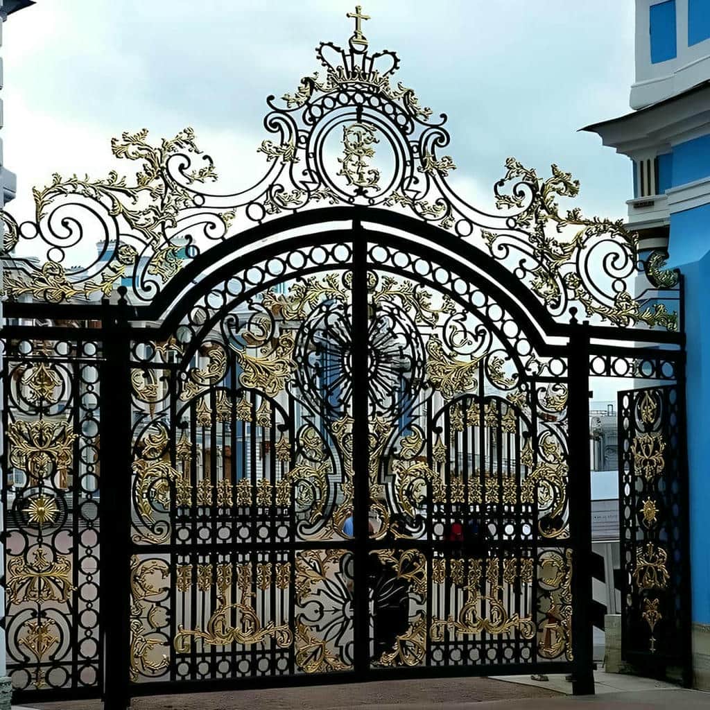 درب حیاط در بومهن