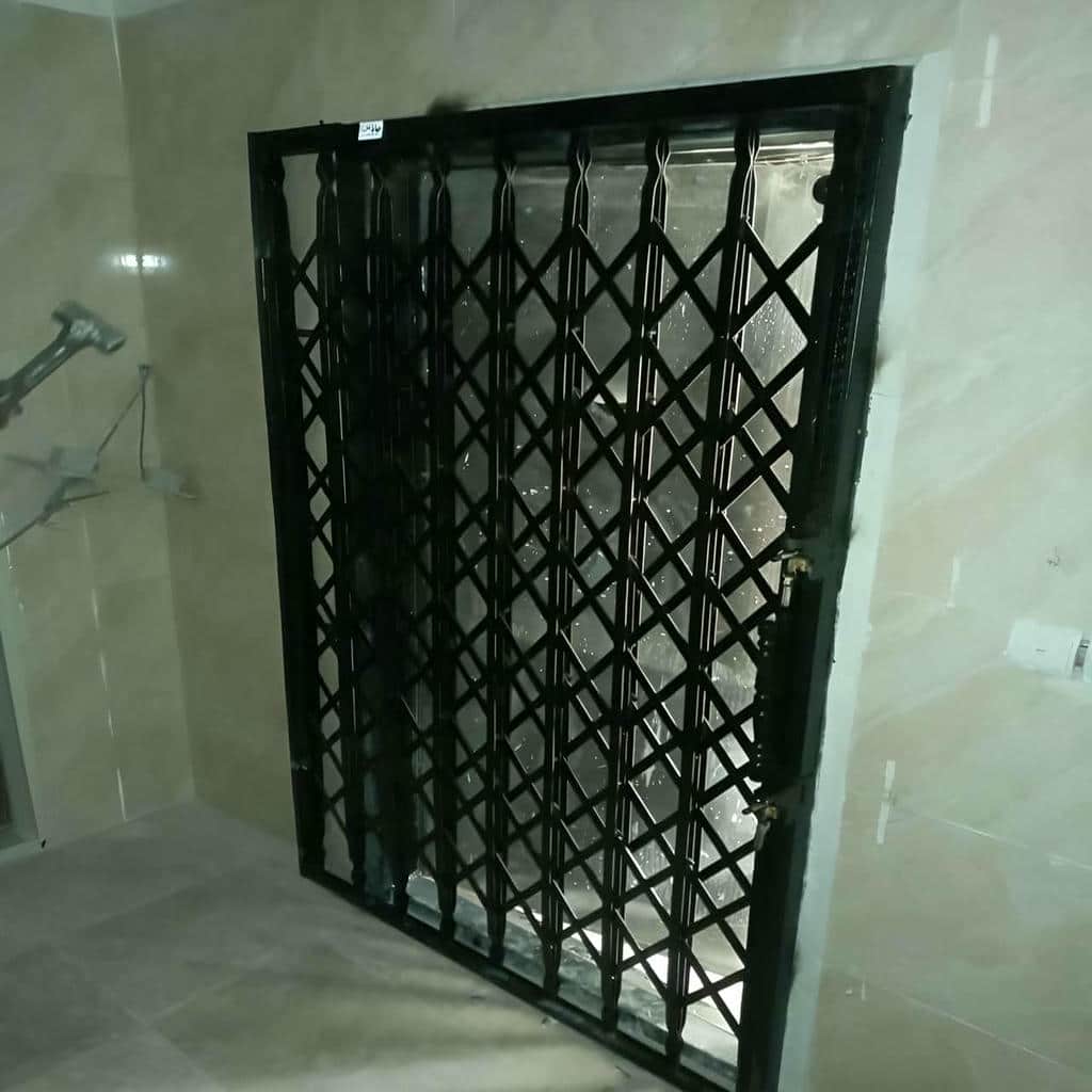 نصب درب آکاردئونی چهارگل در مریوان