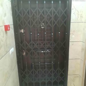 درب آکاردئونی در سیرجان