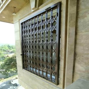 درب آکاردئونی در بیرجند