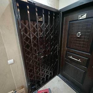 درب آکاردئونی در تبریز