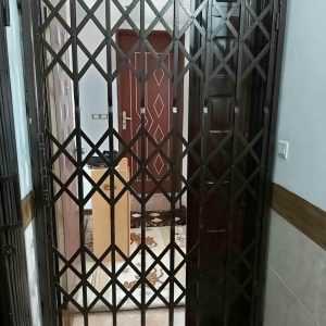 درب آکاردئونی در چالوس