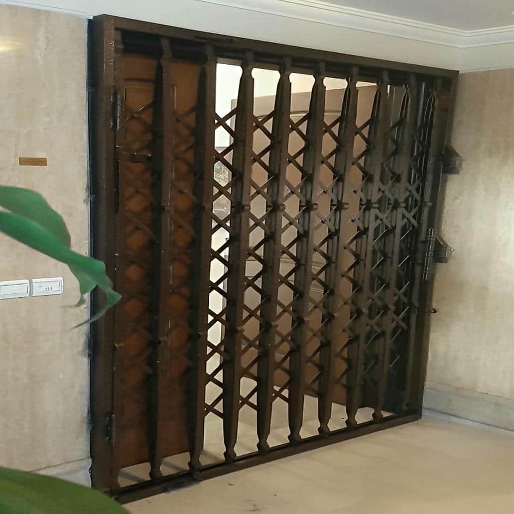 نصب درب آکاردئونی چهارگل در بندر دیلم
