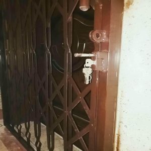 درب آکاردئونی در رامسر