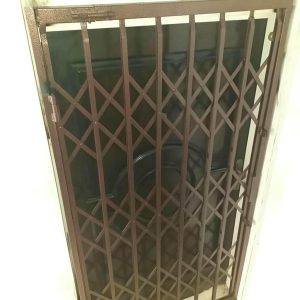 درب آکاردئونی در کرمانشاه