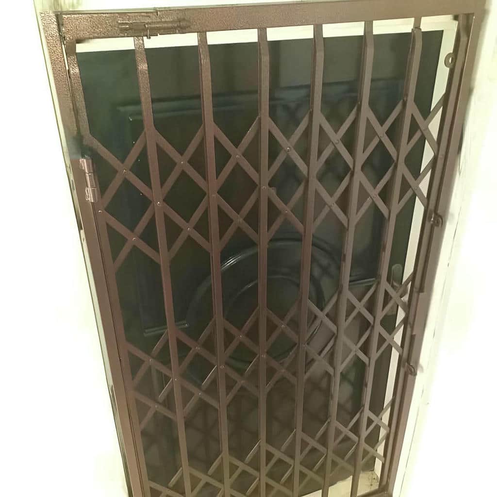 درب آکاردئونی در کرمانشاه