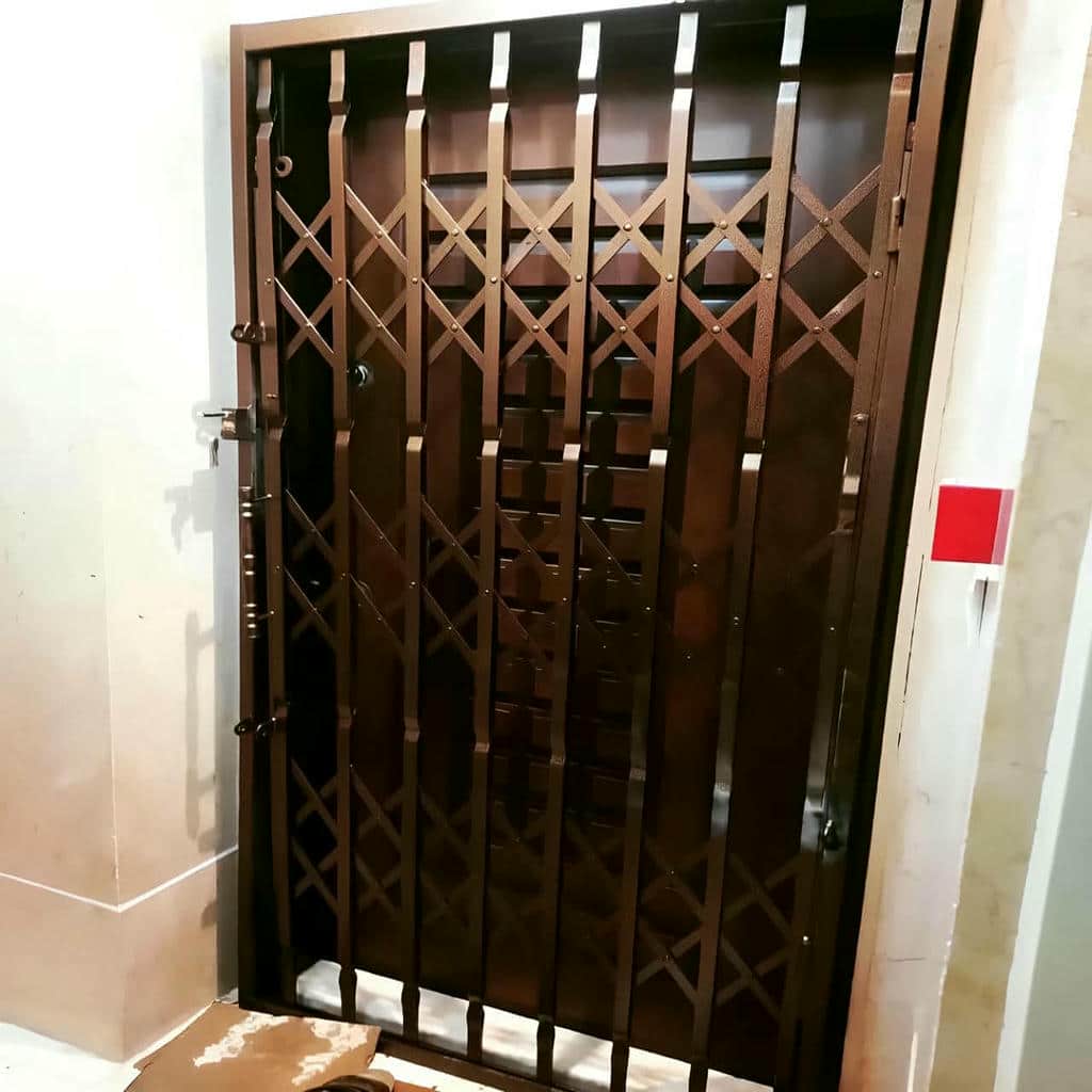 درب آکاردئونی در ارومیه
