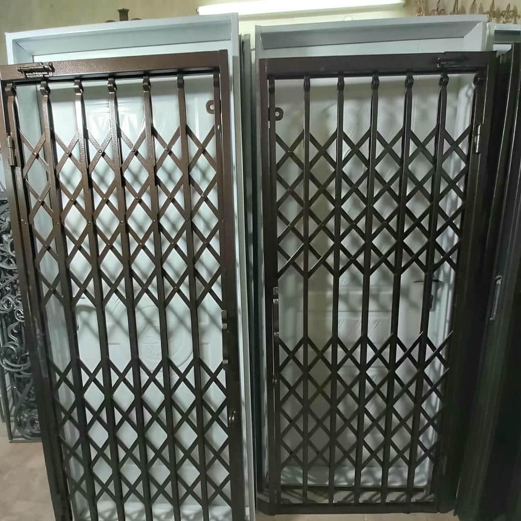 نصب درب آکاردئونی چهارگل در شهرکرد