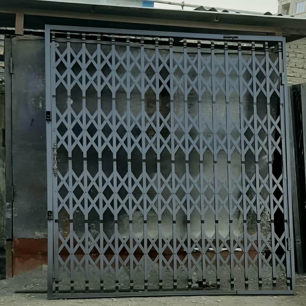 درب آکاردئونی در قزوین