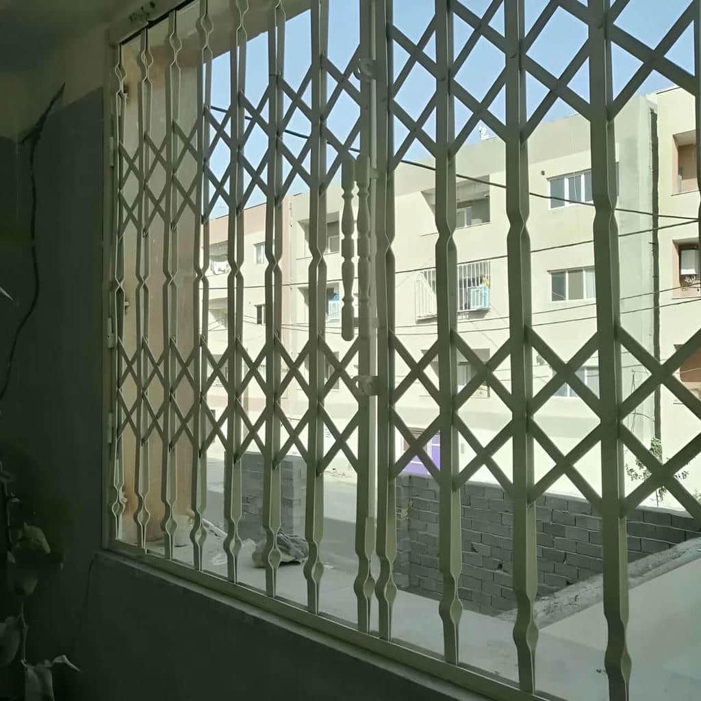 درب آکاردئونی در سقز