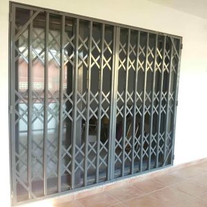 درب آکاردئونی در بندرعباس