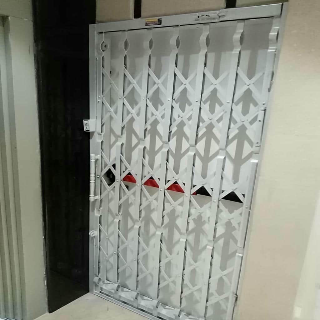 نصب درب آکاردئونی چهارگل در آمل