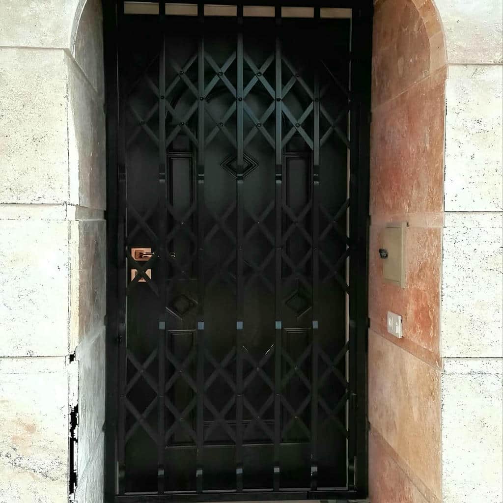 نصب درب آکاردئونی چهارگل در لواسان