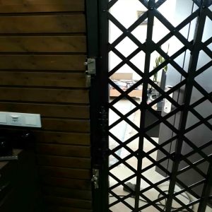 درب آکاردئونی در رفسنجان