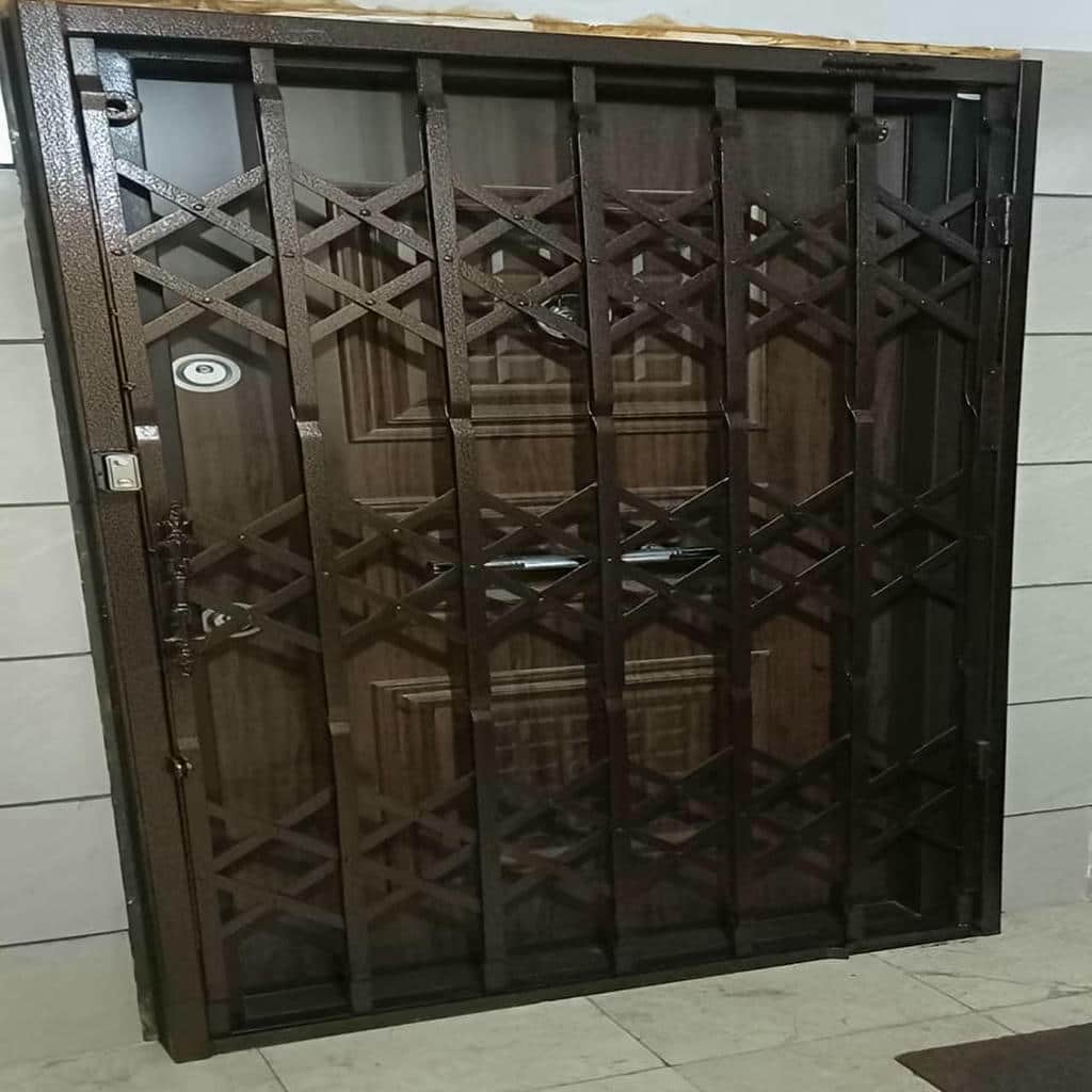 نصب درب آکاردئونی چهارگل در رفسنجان