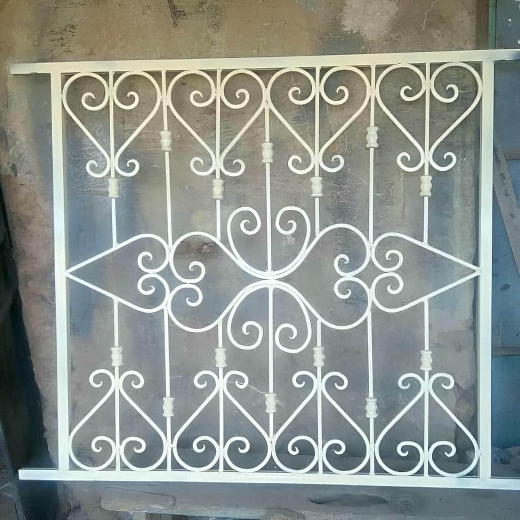 نصب حفاظ پنجره ساده آهنی در آبسرد