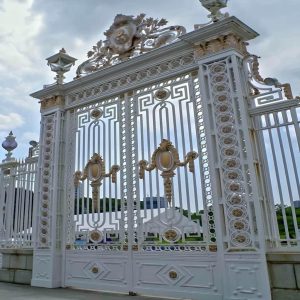 درب حیاط در یاسوج