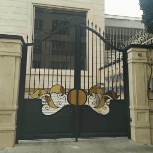درب حیاط در کیش