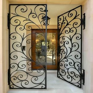 درب حیاط در آمل