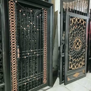 درب حیاط در دماوند
