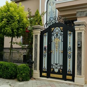 درب حیاط در بندر دیلم