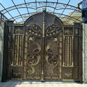 درب حیاط در بندر انزلی