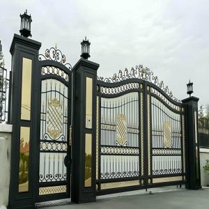 درب حیاط در لواسان