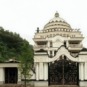 درب حیاط در ایلام