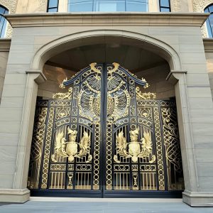 درب حیاط در ساوه