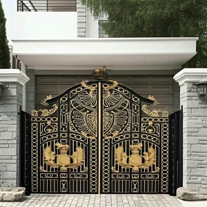 درب حیاط در کمال شهر