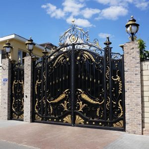 درب حیاط در سقز