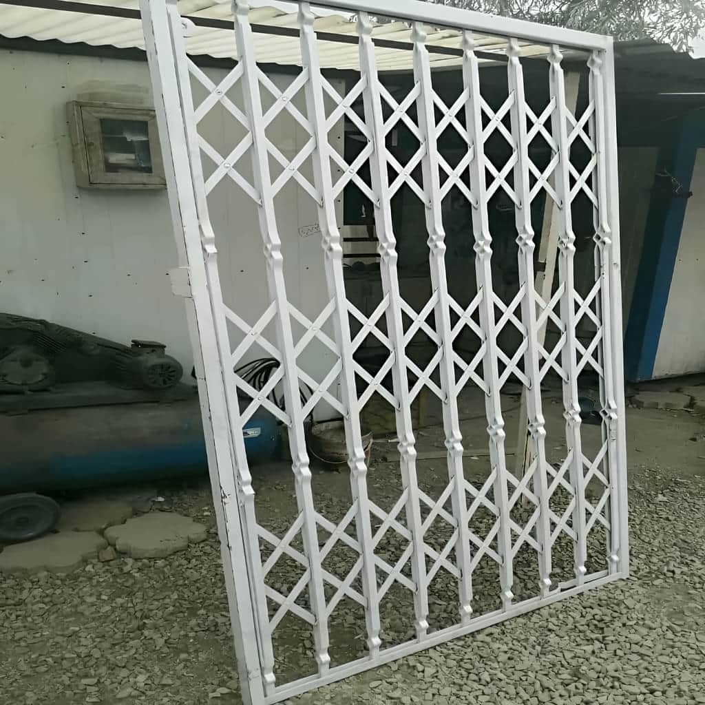 درب آکاردئونی ضد سرقت با جوشکاری دقیق اتصالات