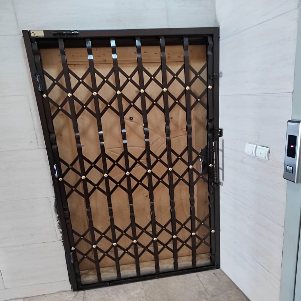 درب آکاردئونی ضد سرقت با ریل روان و هم راستا