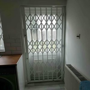ساخت محافظ درب ورودی آپارتمان