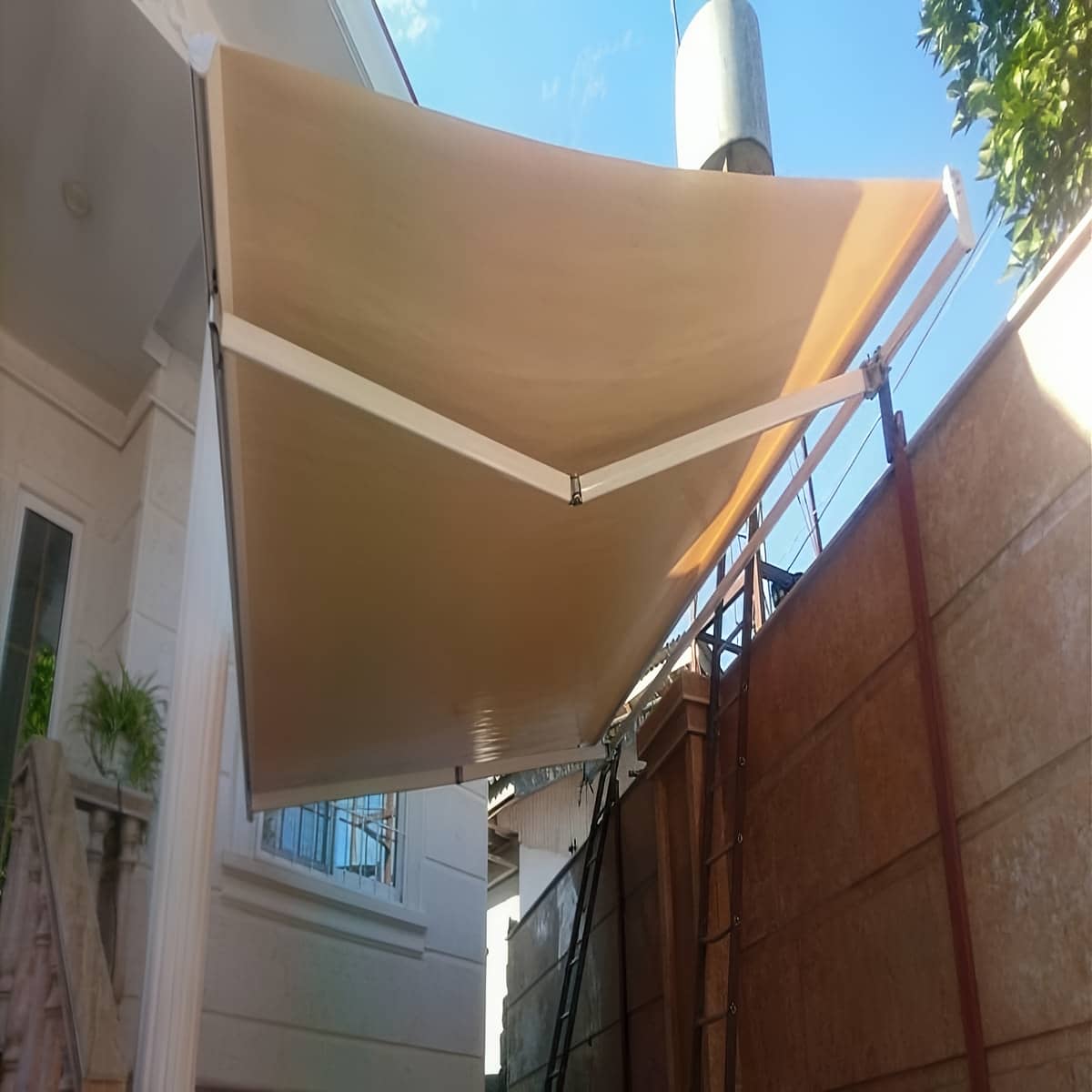 سایبان برقی مغازه با موتور قابل اعتماد و حرکت سریع سایبان برقی مغازه با موتور قابل اعتماد و حرکت سریع