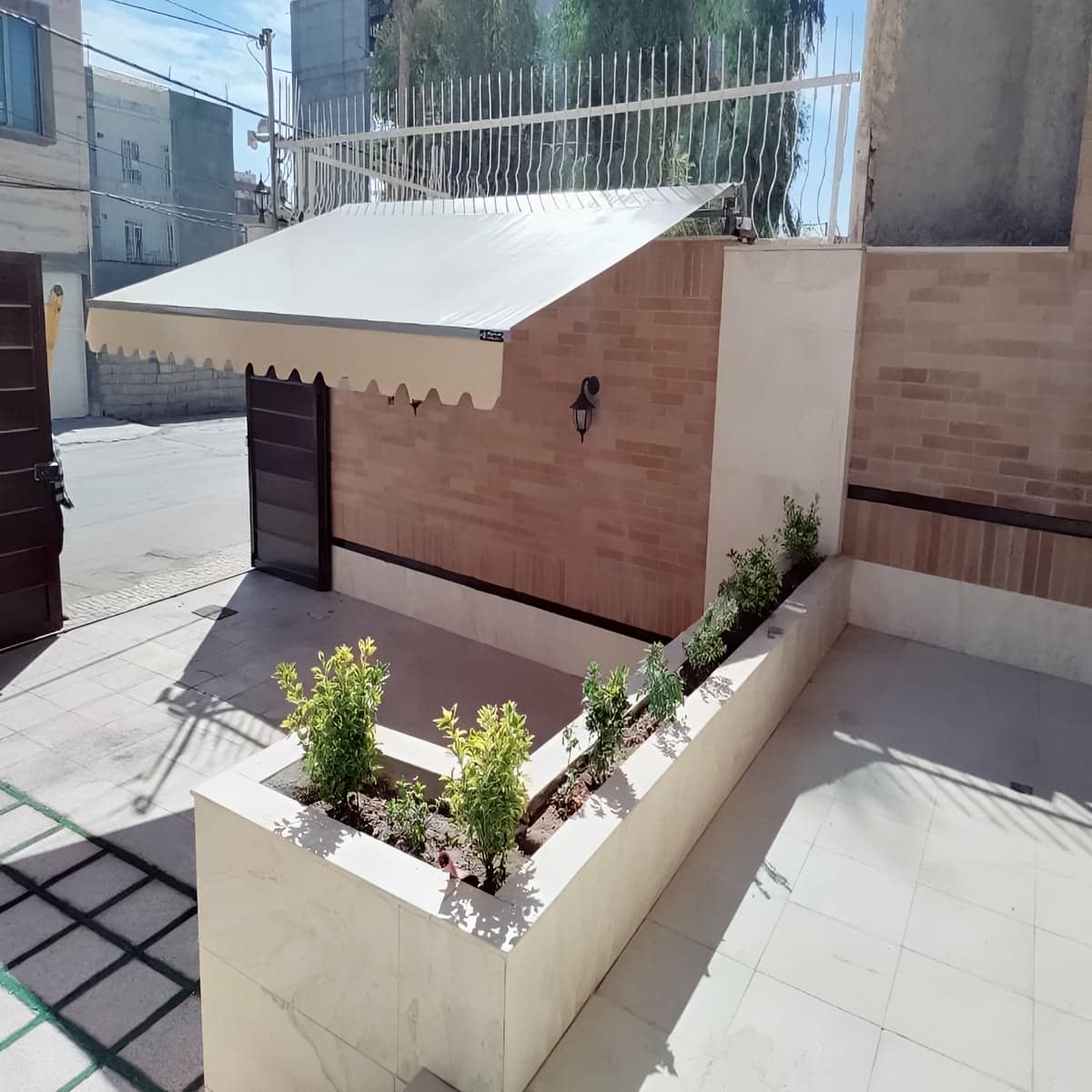 سایبان برقی با سنسور باد و باران با گیرنده دقیق فرمان سایبان برقی با سنسور باد و باران با گیرنده دقیق فرمان