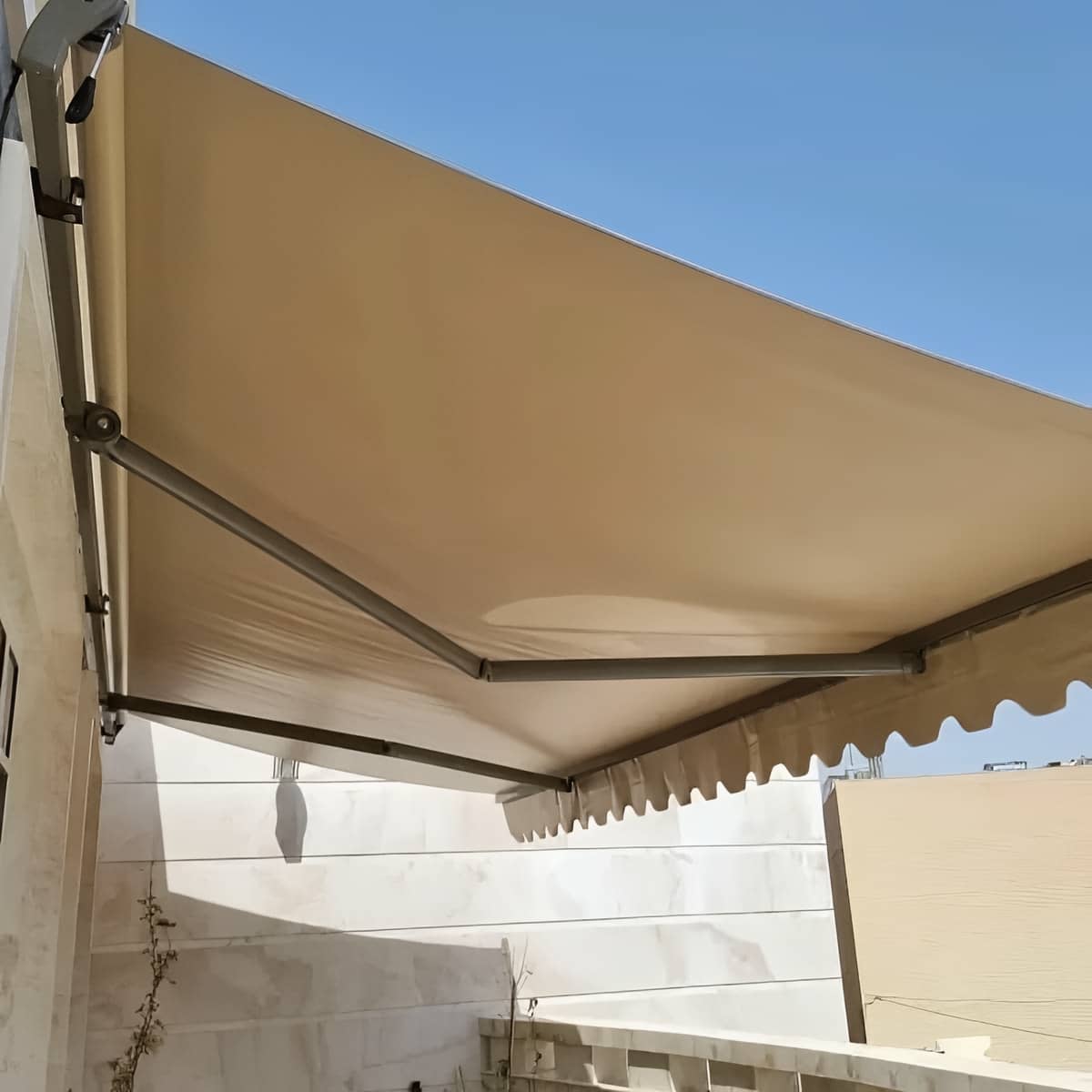 سایبان برقی با سنسور باد و باران مناسب مناطق بادخیز سایبان برقی با سنسور باد و باران مناسب مناطق بادخیز