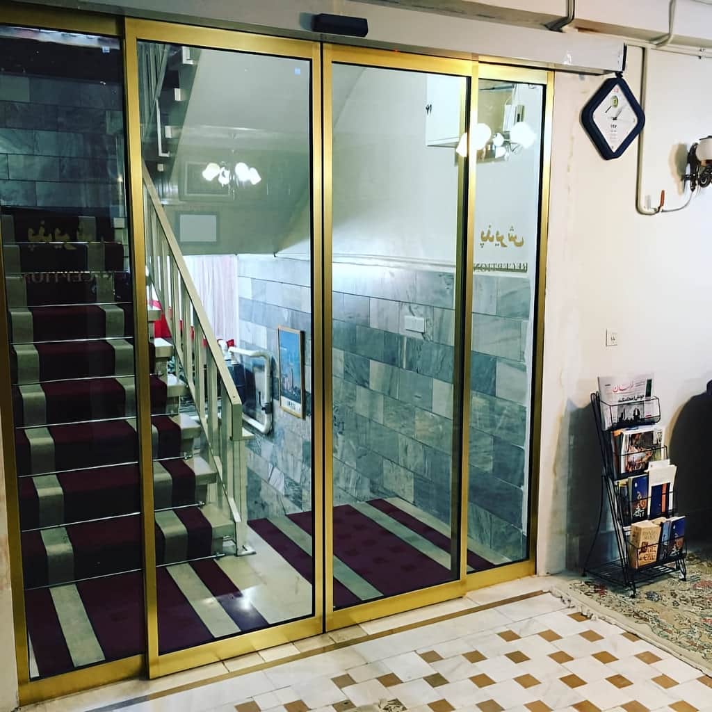 اجرای درب شیشه ای تلسکوپی برای دهانه محدود