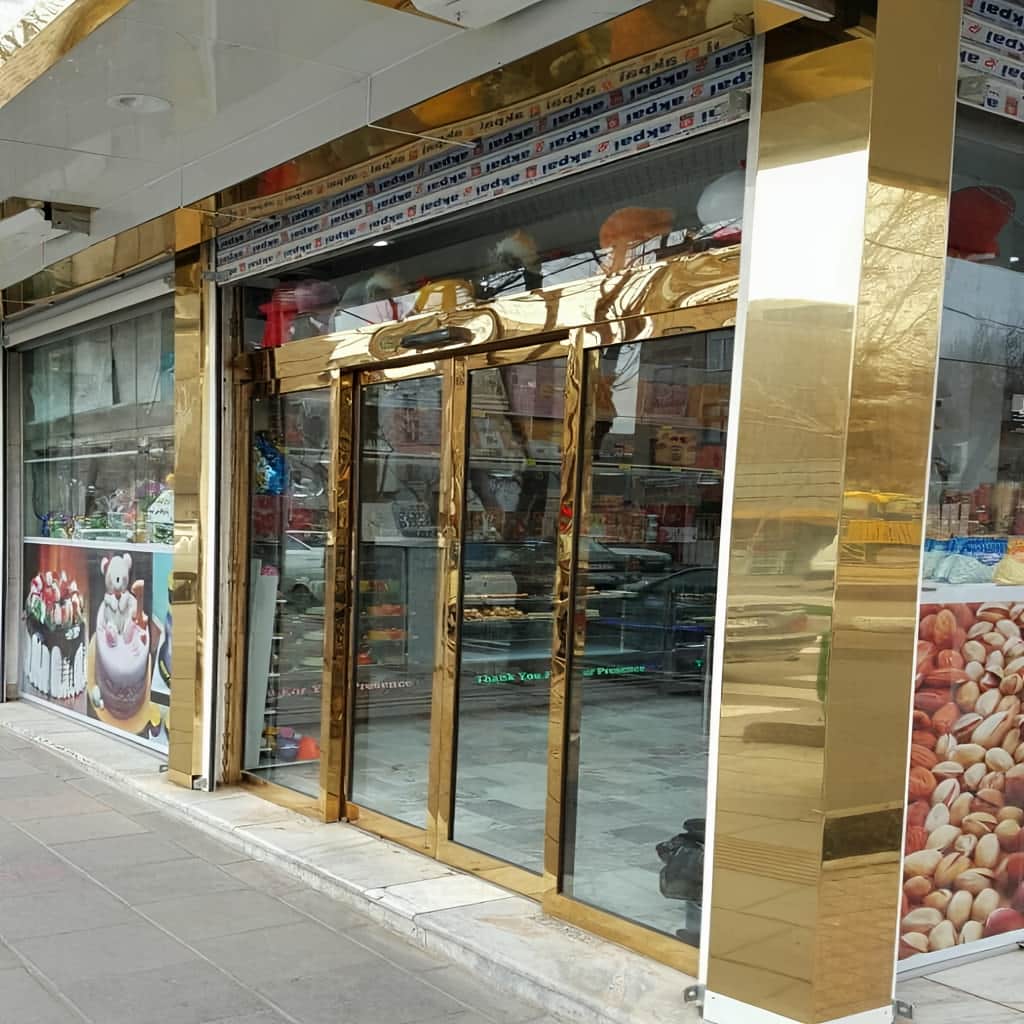درب اتوماتیک لولایی شیشه ای با اپراتور ساده درب اتوماتیک لولایی شیشه ای با اپراتور ساده