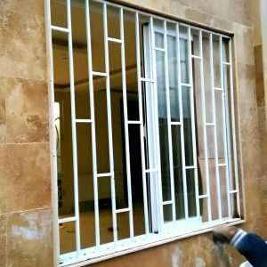 نقش حفاظ پنجره فلزی در افزایش امنیت ساختمان