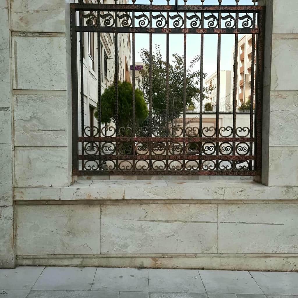 حفاظ پنجره با جوشکاری تمیز روی قطعات آهنی
