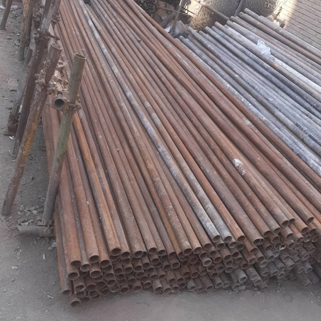 نصب لوله داربست روی نمای مدرن